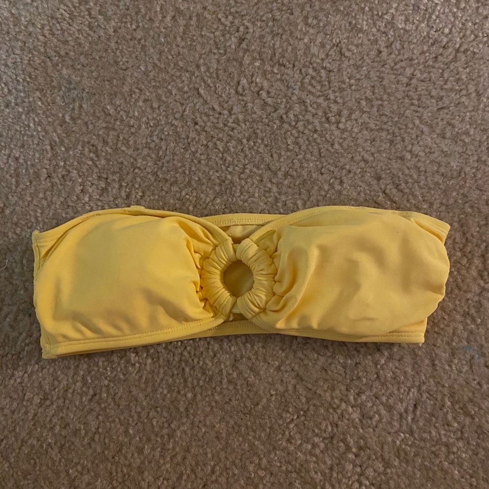 Pastel yellow bikin tube top 🍍